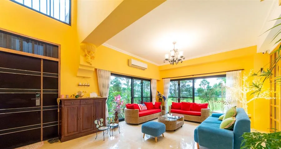 夏米兒Villa｜客廳與庭園窗景