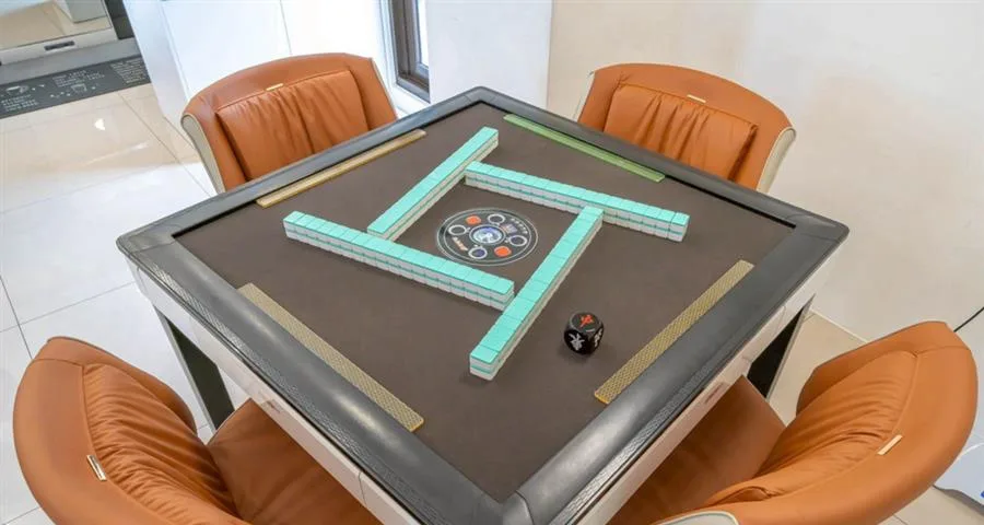 森活拾光民宿｜電動麻將桌與座椅