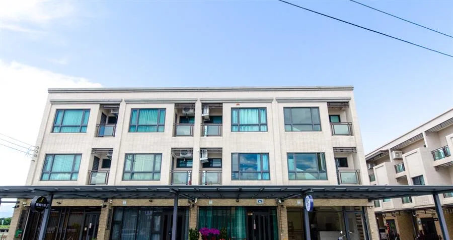 涵天童宇親子民宿｜連排建築外觀