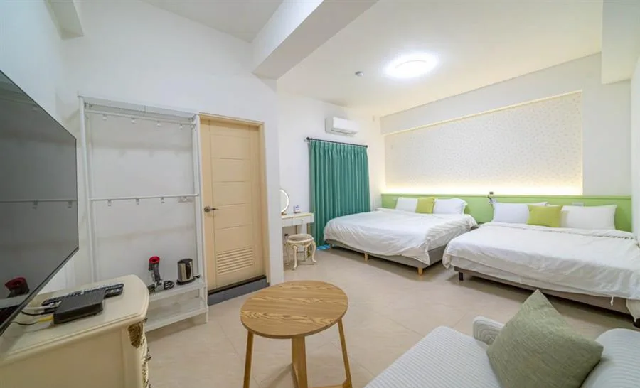 十月Mooon House｜綠色系雙床客房