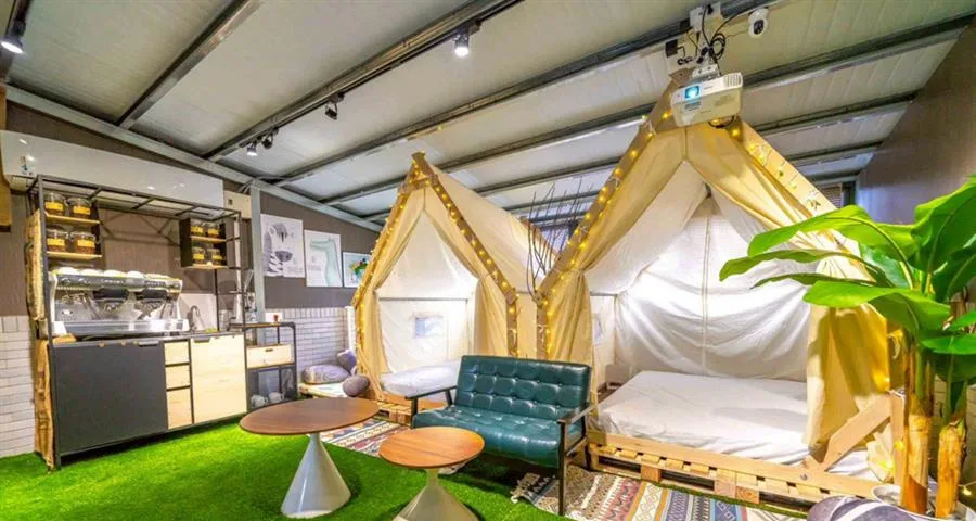 十月Mooon House｜室內帳篷與桌椅