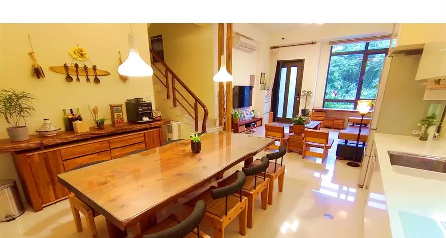 松田民宿｜一樓餐桌與廚房空間（不可使用廚房）