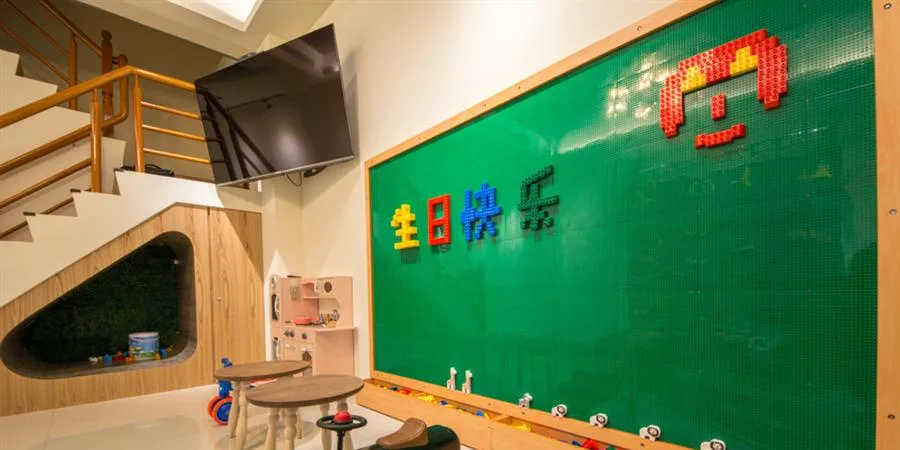 宜蘭民宿 童宅｜積木遊戲牆與兒童桌椅