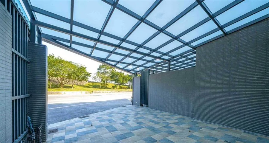 117渡假館｜入口遮棚與停車空間